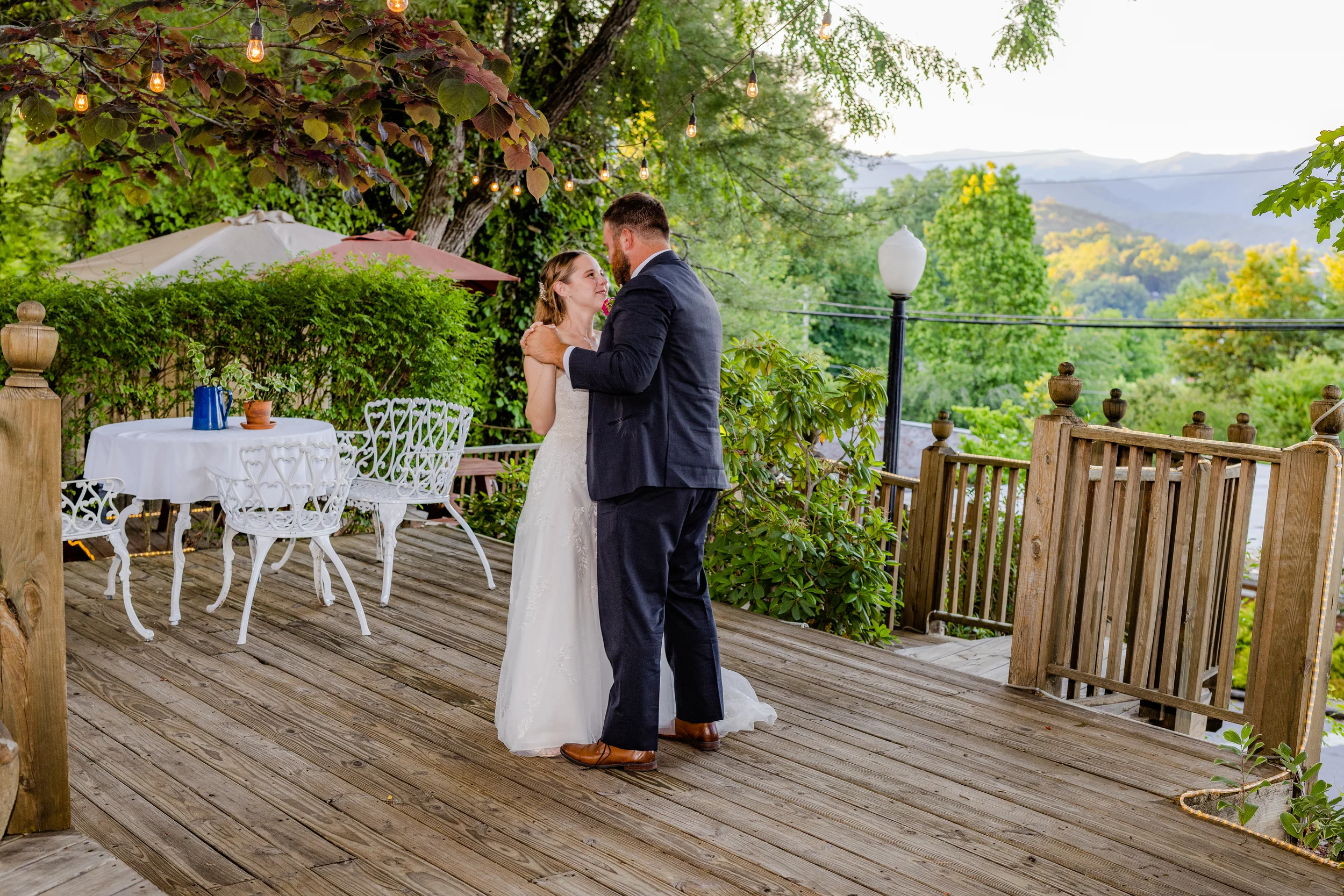 Wedding couple first dance